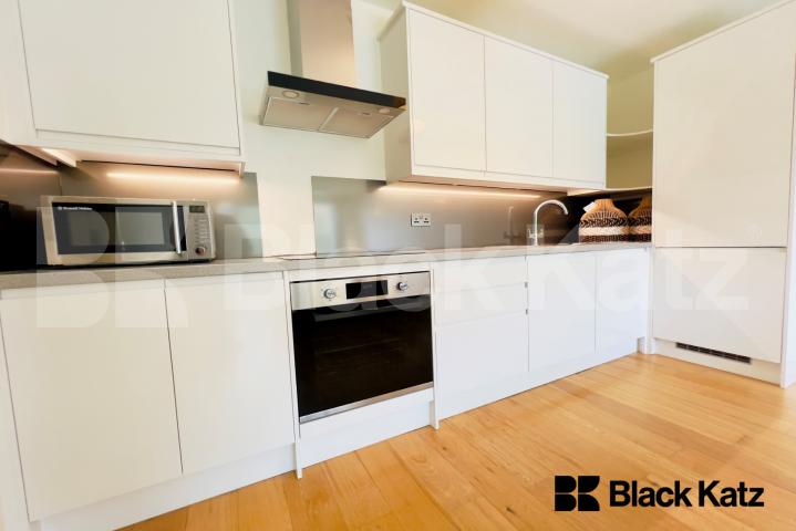 Private Development with balcony & 24 hour concierge  South Central Steedman Street, Elephant and Castle